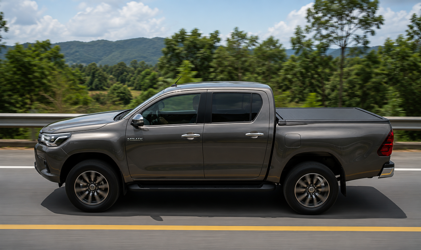 Bạt phủ thùng xe bán tải Toyota Hilux nên chọn loại nào?