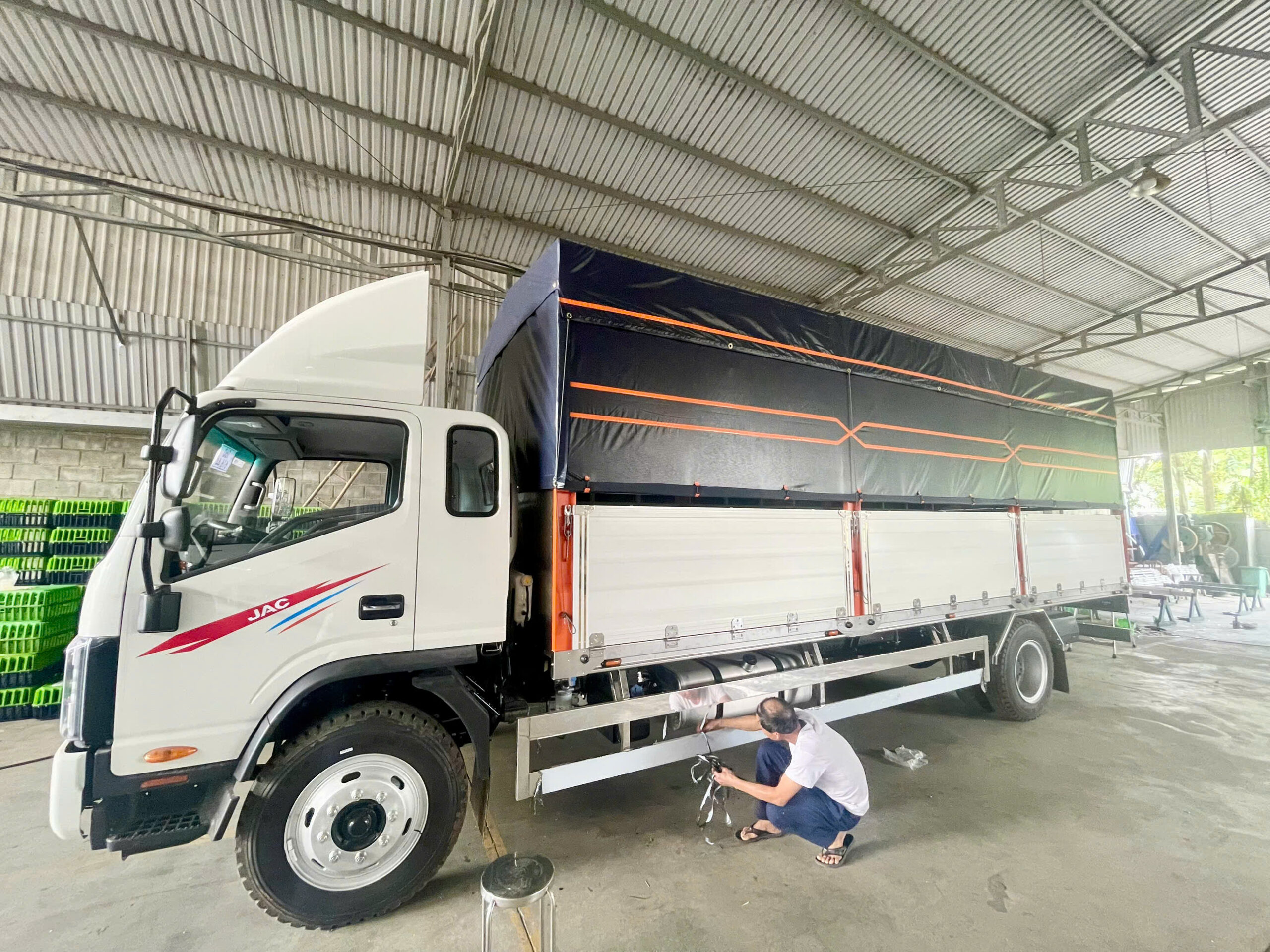 Có nên thay bạt cũ hay vá bạt xe tải nhỏ để tiết kiệm?