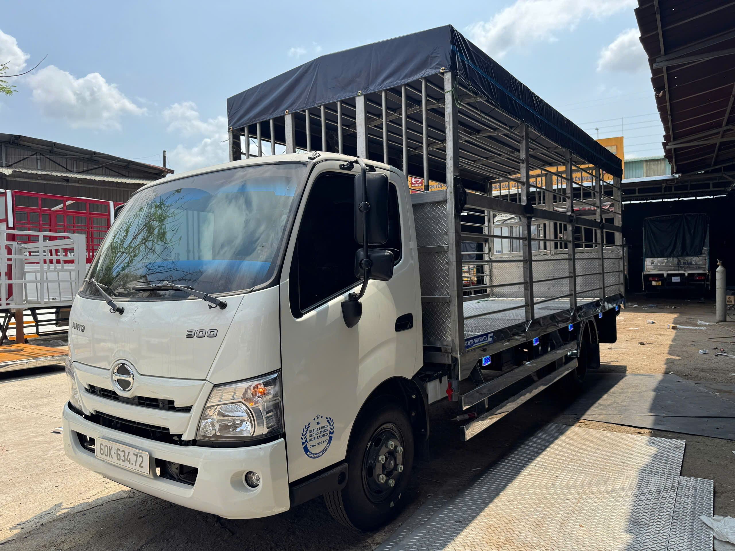 So sánh bạt mui kín và bạt mui hở cho xe tải nhẹ: Nên chọn loại nào?