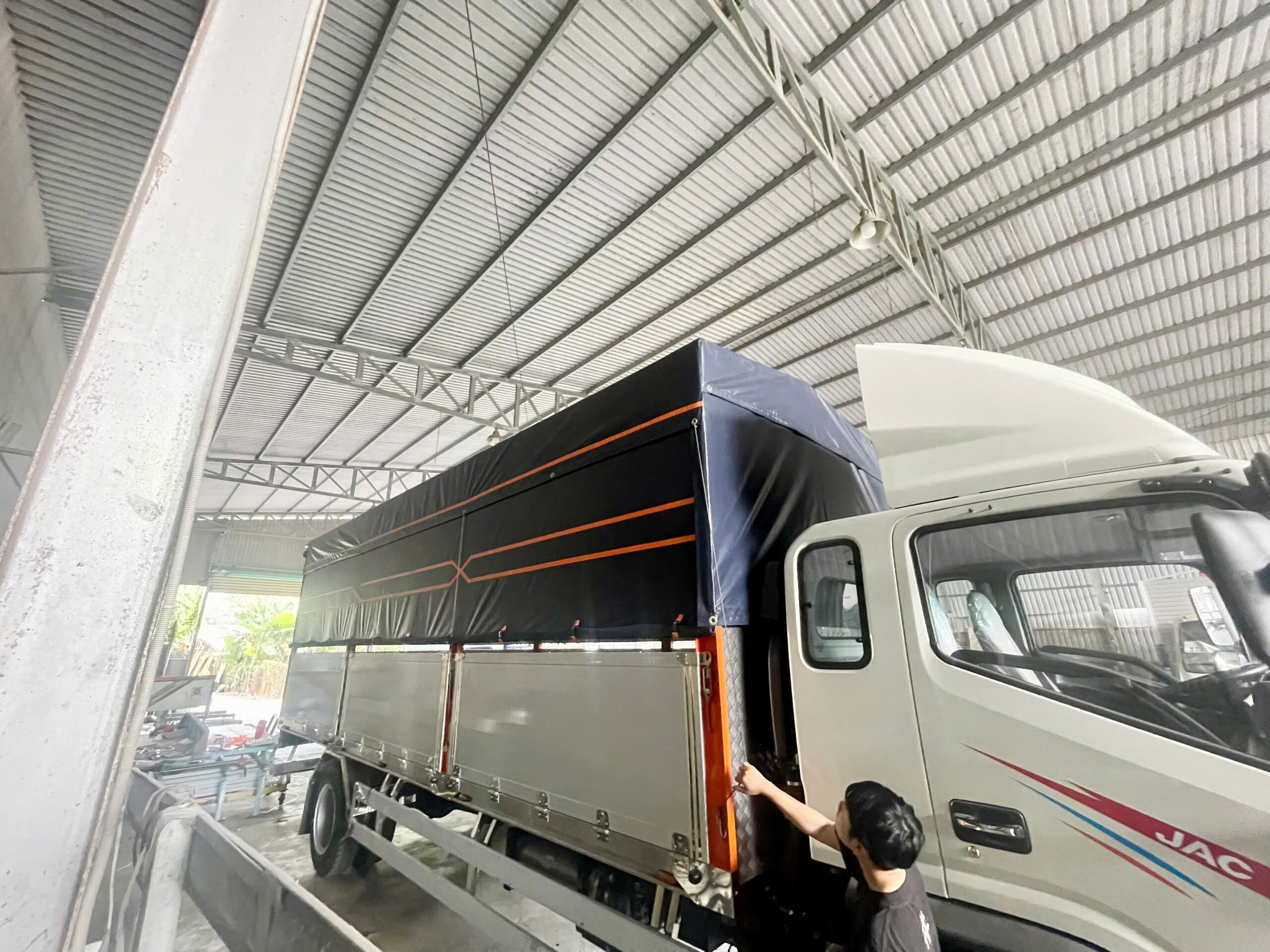 Kinh nghiệm chọn bạt xe tải cho người mới mua xe