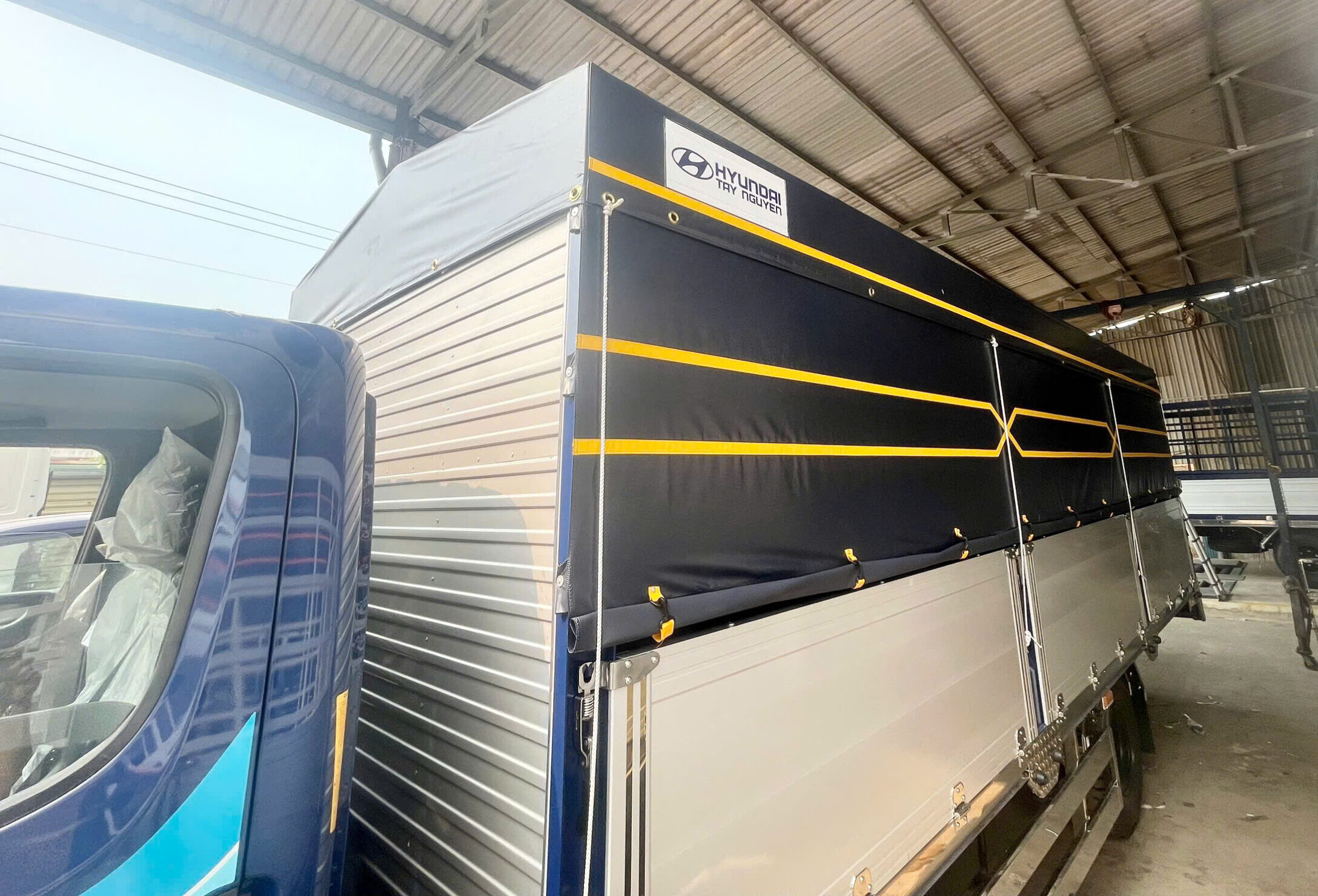 Xe chạy ngắn ngày nên dùng loại bạt xe tải nào?